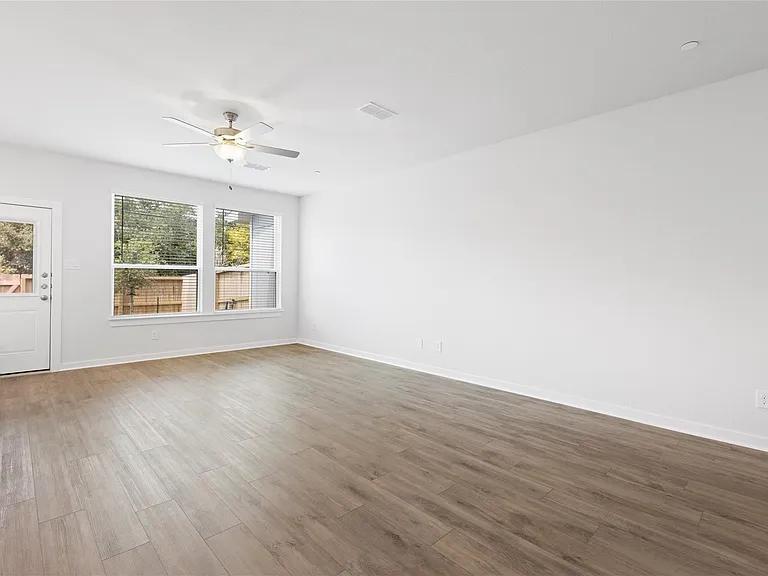 8104 Danson Ln — Photo 10