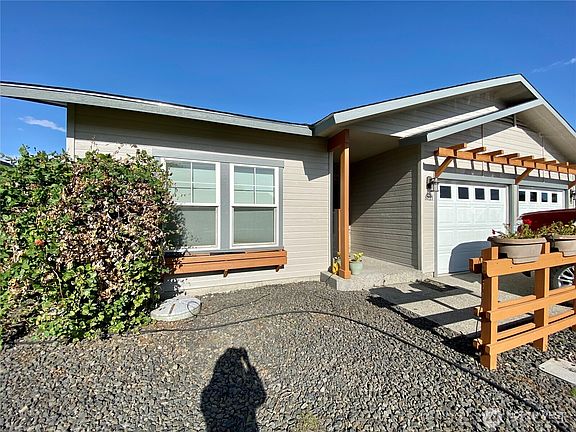 2nd image of 8021 Vialago Parkway