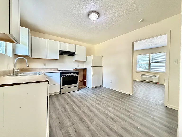 725 N Privette St — Photo 6