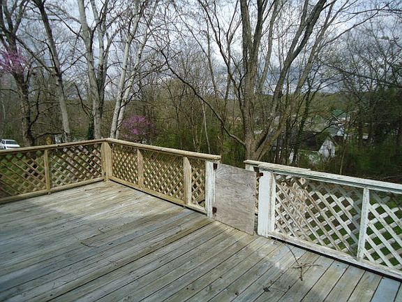 4th image of 713 N Poplar St
