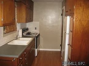 2nd image of 1221 Grant Dr