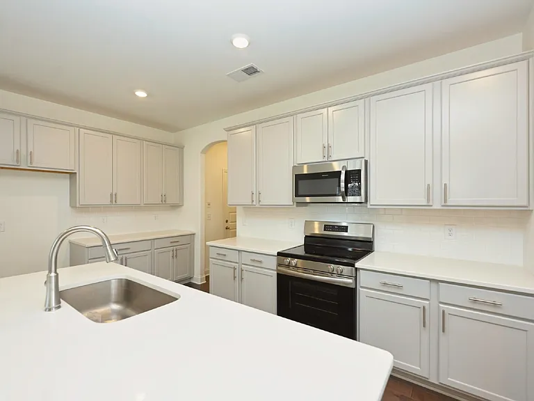 161 Crabourne Dr — Photo 33