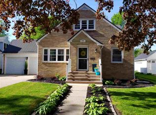 215 E Elm St, Strawberry Point, IA 52076