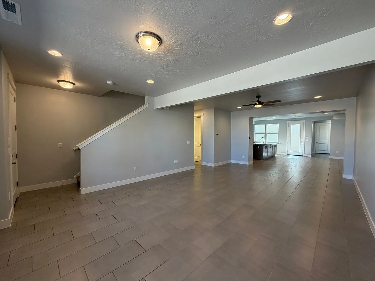 Spacious Townhome In Desert Color! — Photo 4