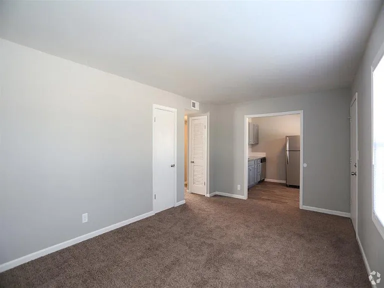 Melrose Place Apartments — Photo 5