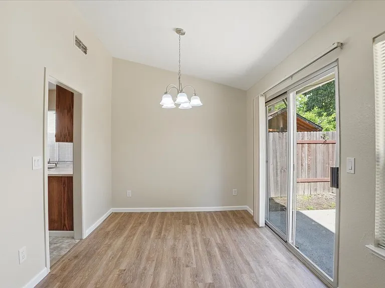 604 Hovey Way — Photo 8