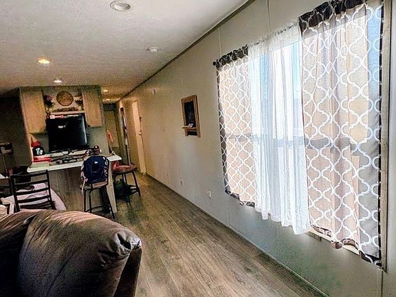 5th image of 741 Stone Rd