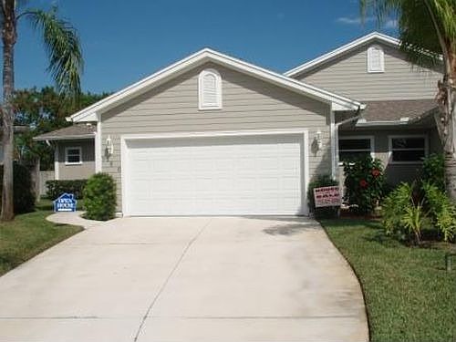 3rd image of 580 E Pointe Ct SW