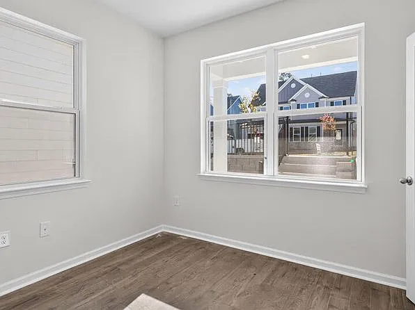 3 bed, 2.5 bath, 2222 sqft, $2,400 — Photo 3