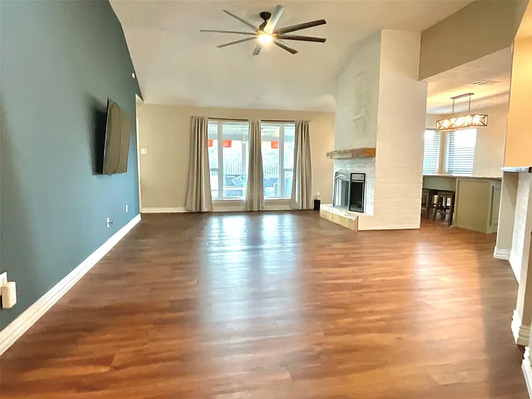 518 Barrow Downs Way — Photo 4