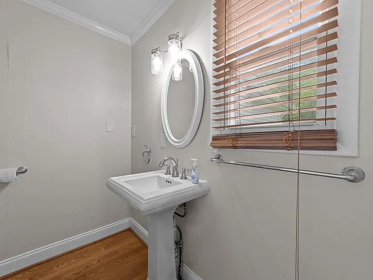 Room 5 Private Bath