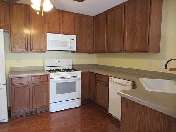 5th image of 3219 Renard Ln