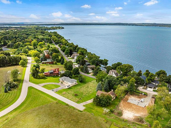 4th image of 30 Oakwood Beach Rd