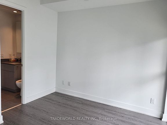5th image of 7 Grenville St #1910