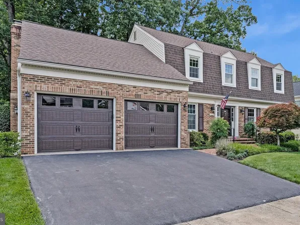 9759 Hatmark Ct, Vienna, VA 22181