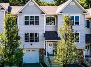 23 Old Oak Dr #23, Brookfield, CT 06804