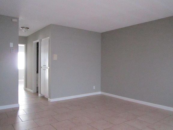 2nd image of 1124 E 2nd St APT 203