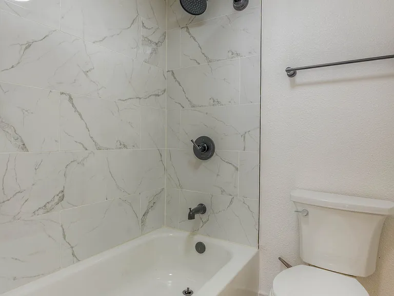 The Garden District Apartments — Photo 8
