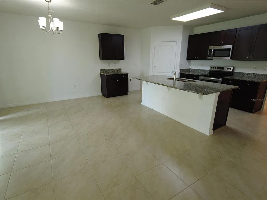 4 bed, 2.0 bath, 1846 sqft, $2,300 — Photo 4