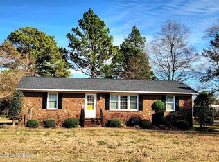 425 S 7th St, Hookerton, NC 28538