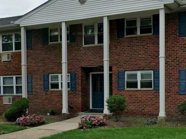 32 Woodedge Ave, Edison, NJ 08817