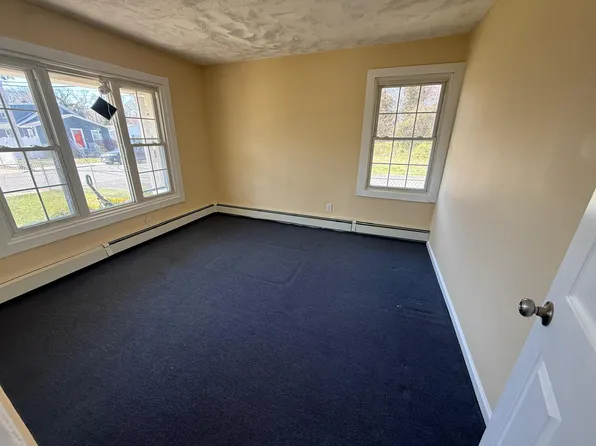 8 Chaplin Ave #1, Merrick, NY 11566