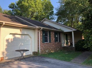 695 Hunters Ridge Dr, Hopkinsville, KY 42240