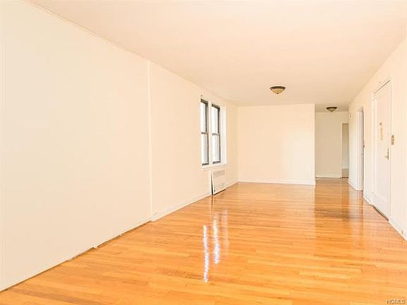 4th image of 2244 Bronx Park E APT 4C