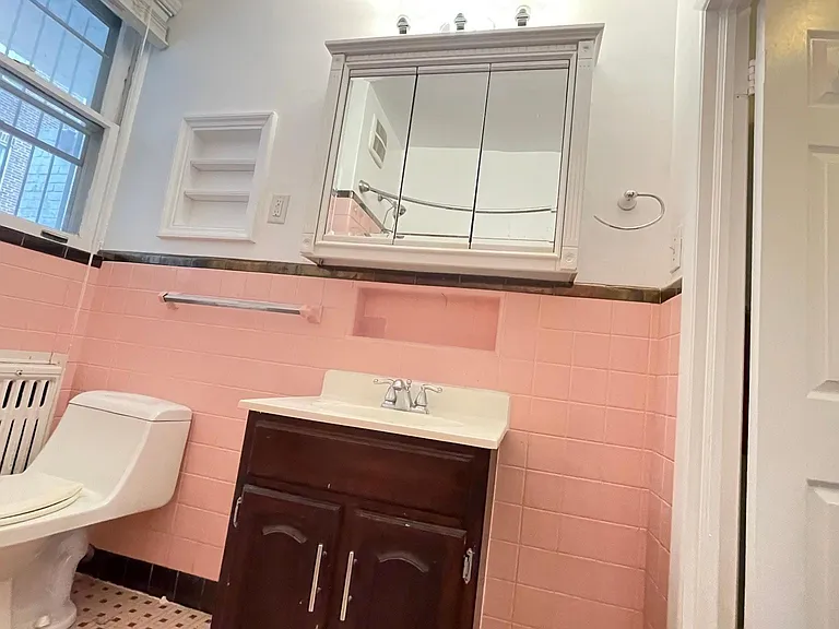 425 S 46th St #1 — Photo 10