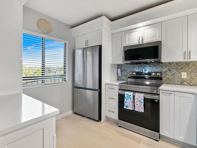 601 Seafarer Cir #304 — Photo 18