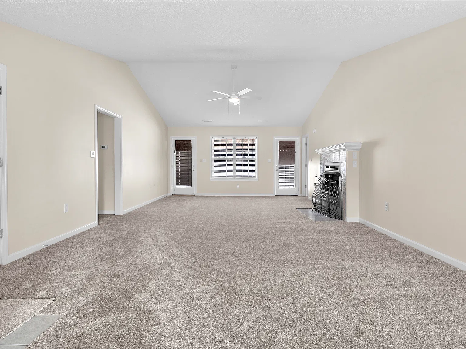 3 bed, 1651 sqft, $2,100 — Photo 3