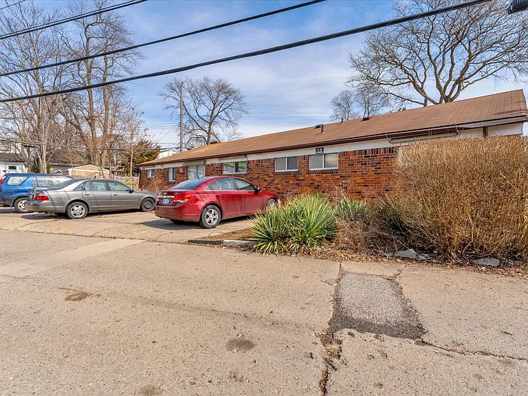 141 Ardmore Dr — Photo 16