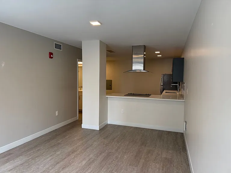 65 W Broad St — Photo 29