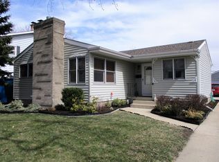 8123 Kooy Dr, Munster, IN 46321