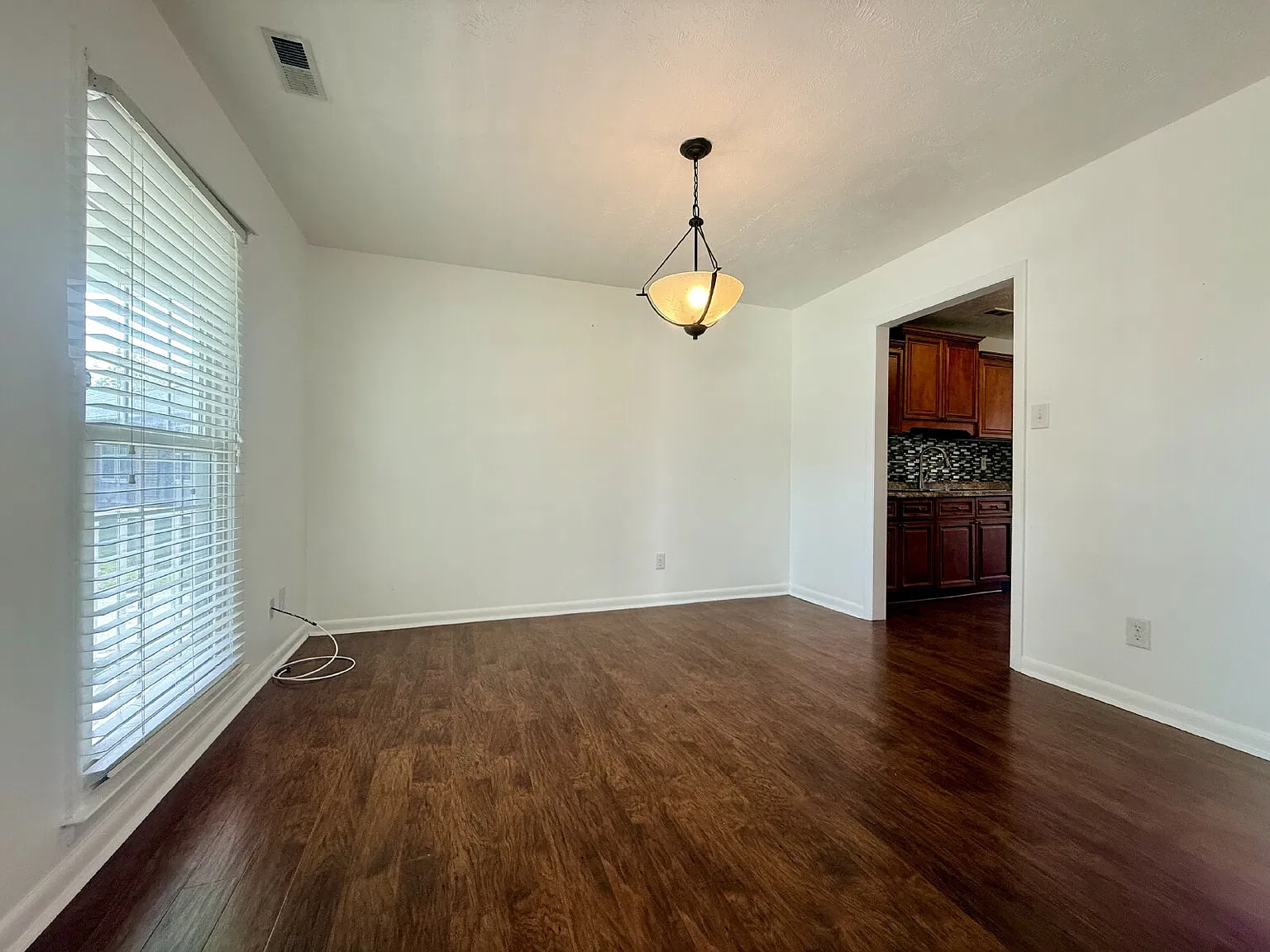 3 bed, 2.0 bath, 1441 sqft, $1,550 — Photo 3