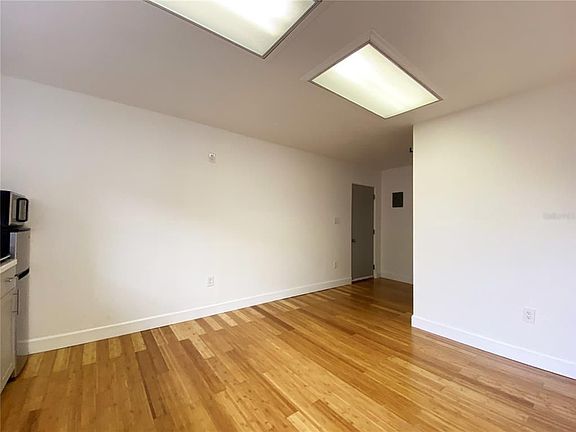 5th image of 3016- Guest Amherst Ave