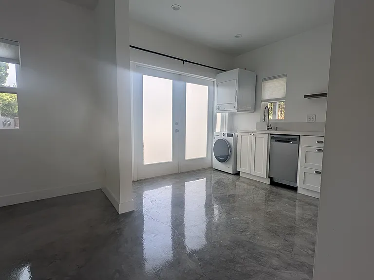 1731 Franklin St #4 — Photo 7