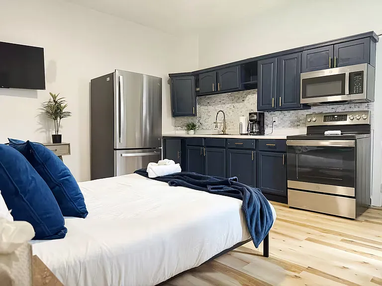 810 W Iowa St #B — Photo 4