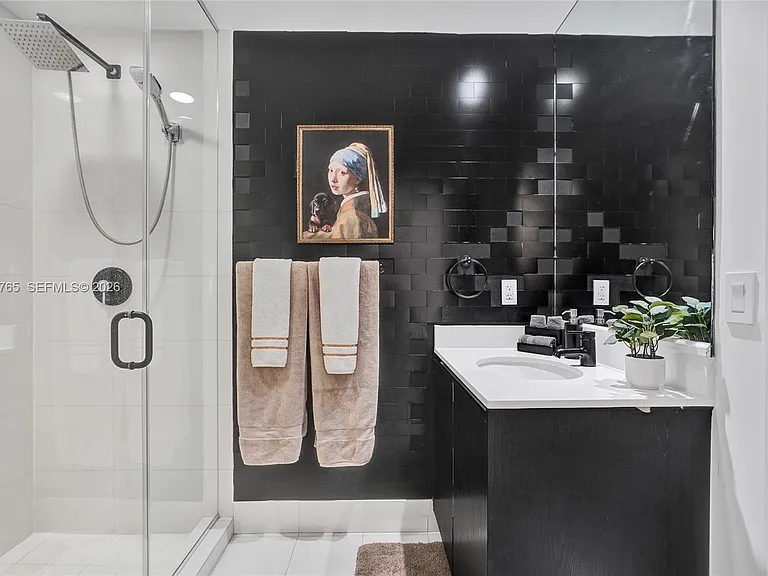 121 NE 34th St #910 — Photo 41