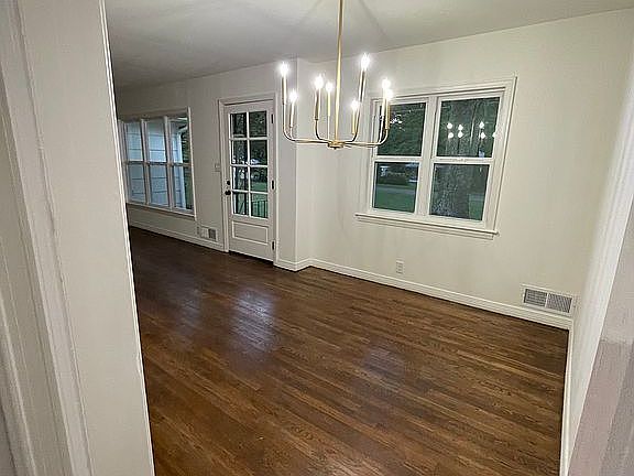 3rd image of 520 Park Ter