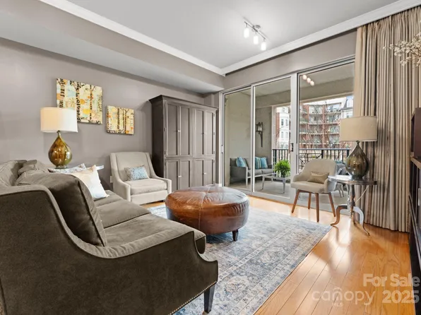 300 W 5th St APT 224, Charlotte, NC 28202