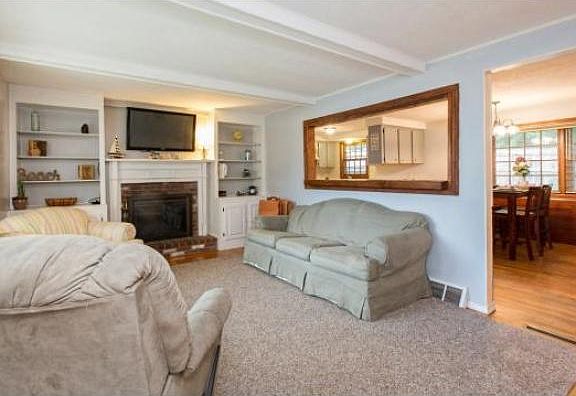 4th image of 91 Langholm Dr