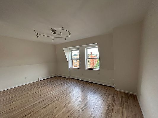 2nd image of 27 W 120th St #5