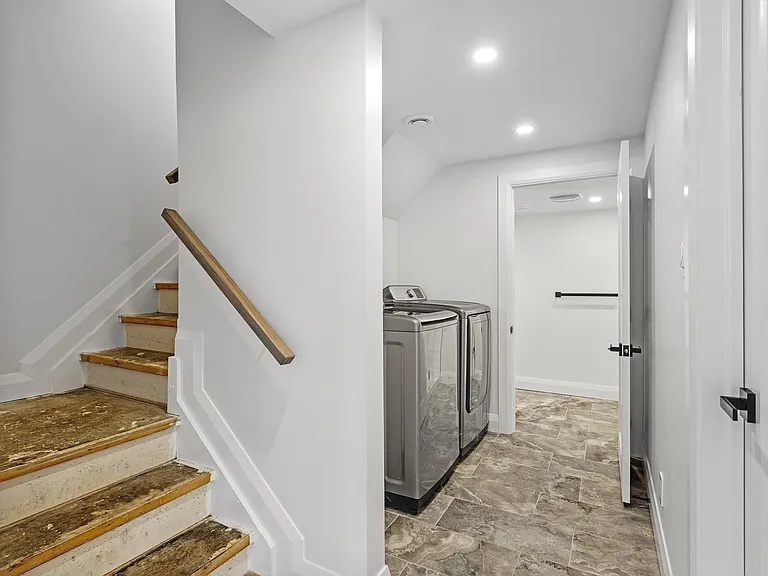 660 Hochelaga St — Photo 38