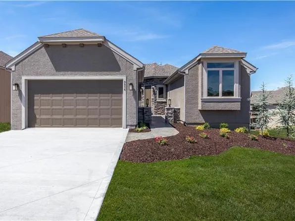 9856 Garden St, Shawnee, KS 66227