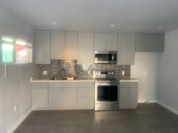 2nd image of 118 E I St #B