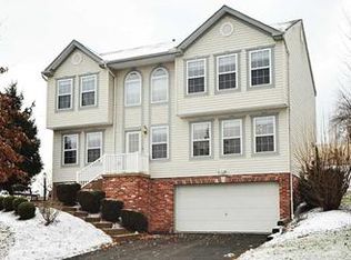 101 Hazelwood Dr, Cranberry Township, PA