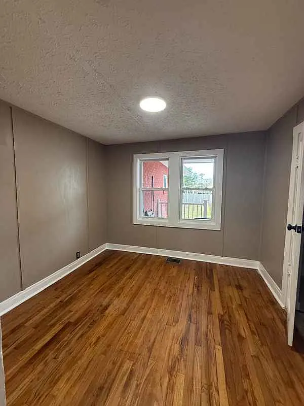 3 bed, 1400 sqft, $2,300 — Photo 3