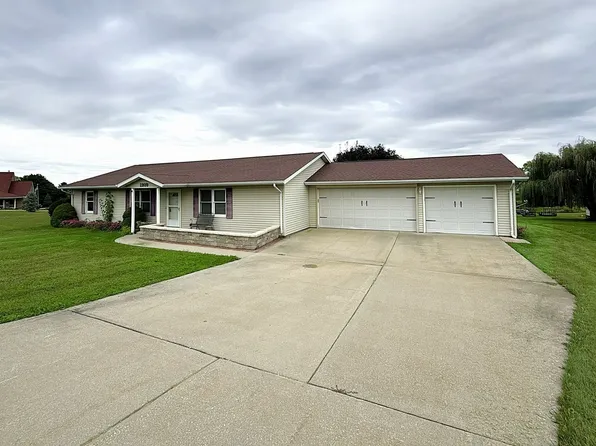 1910 Lakeview Ln, Dixon, IL 61021