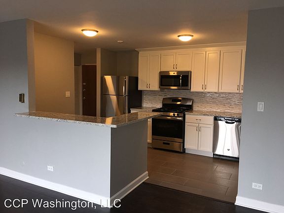 5th image of 5202 Washington St APT 402